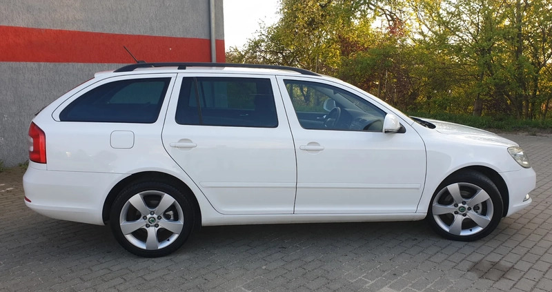 Skoda Octavia cena 23999 przebieg: 299900, rok produkcji 2012 z Elbląg małe 781